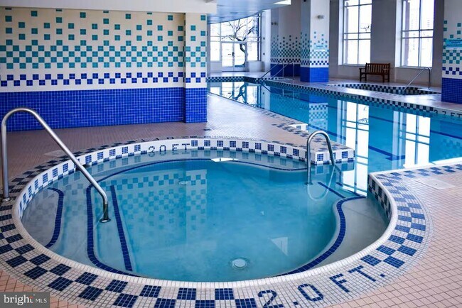 Building Photo - 100 Harborview Dr