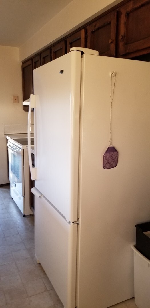 Building Photo - 3 bedroom, 2 bathroom home in well established neighborhood.