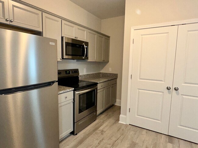 Building Photo - 2879b Jubilee Dr