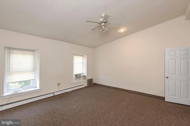 Building Photo - 235 Hermitage St