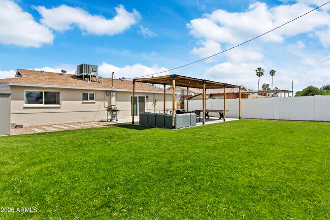 Building Photo - 7901 E Loma Land Dr