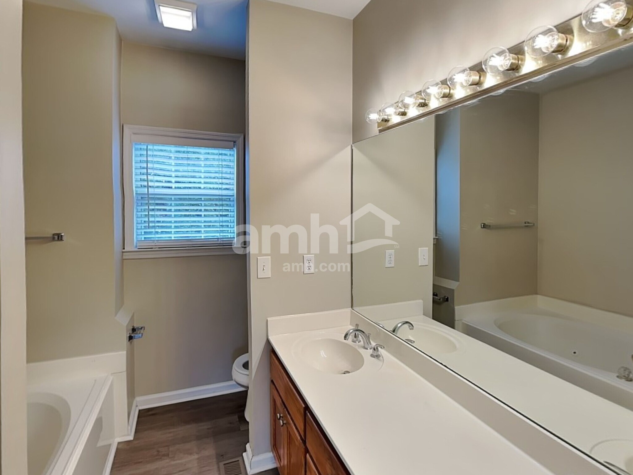 Building Photo - 2702 Camden Ct