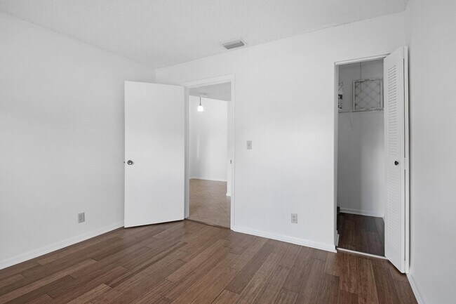 Building Photo - 9480 Boca Cove Cir
