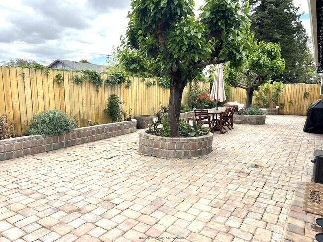 Building Photo - Charming, Updated 3-Bedroom Home in Prime Napa Location