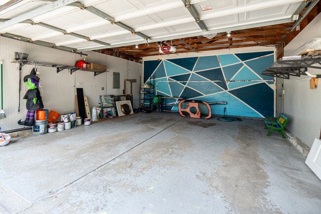 Building Photo - 2122 Kensington Dr