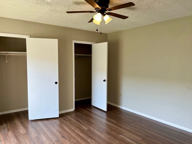 Building Photo - 5120 Everett Ln