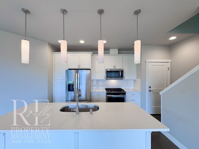 Building Photo - Modern 3-Story Bremerton Home with Water Views on Every Level