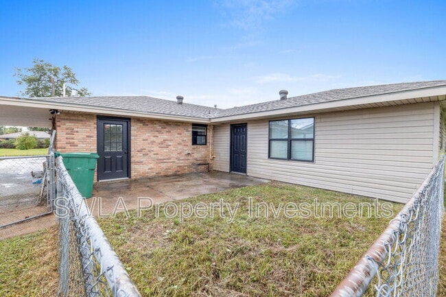 Building Photo - 1026 Bee Tree St