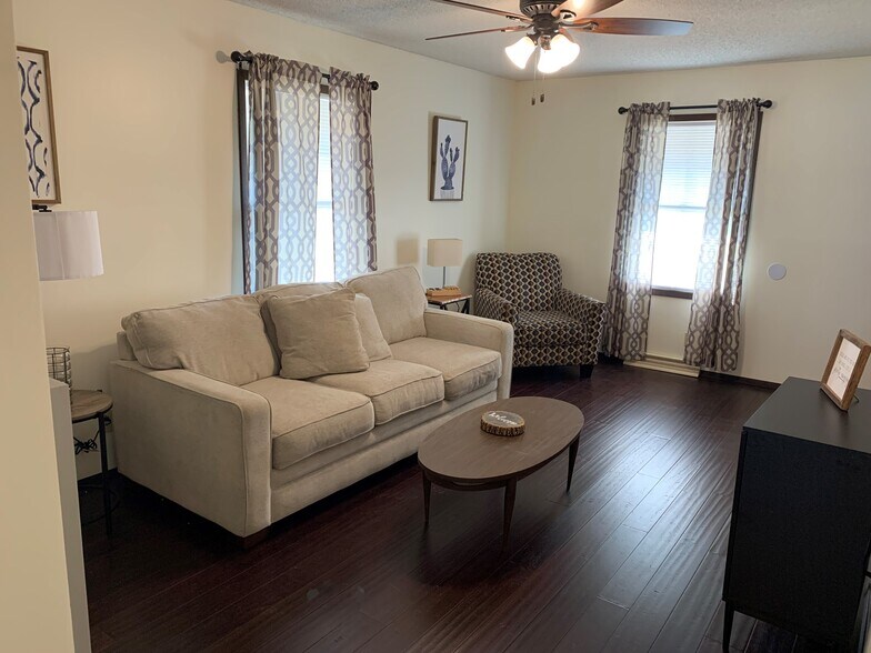 Building Photo - 617 4th St