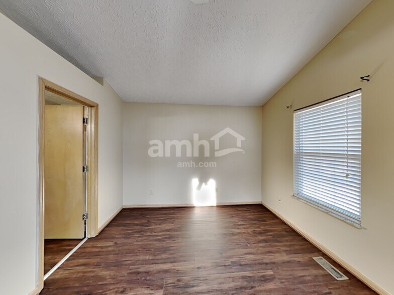 Building Photo - 3297 Draycott Ct