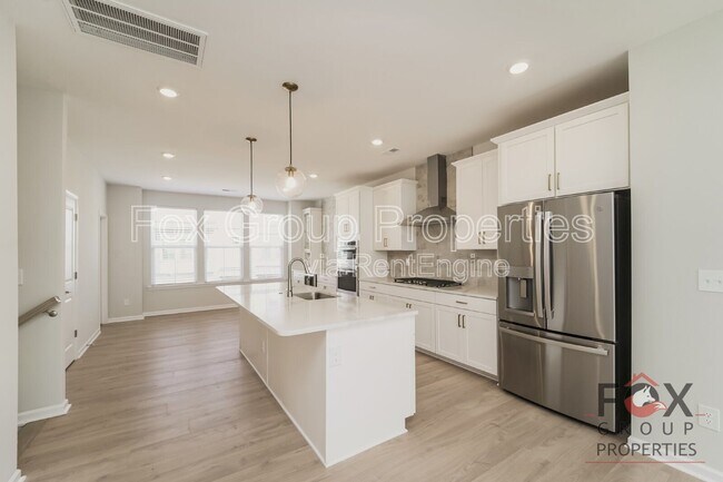 Building Photo - 908 Mary Max Dr