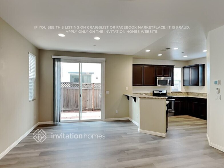 Building Photo - 815 Equinox Loop