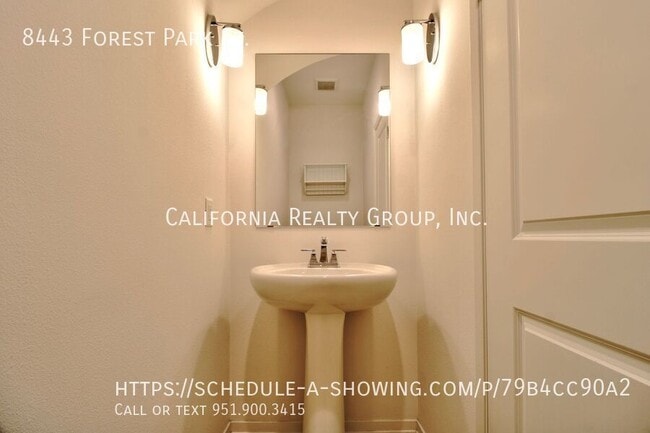 Building Photo - 8443 Forest Park St