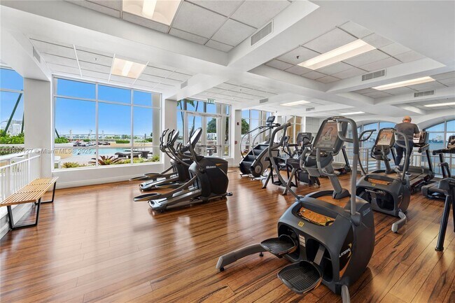 Building Photo - 808 Brickell Key Dr
