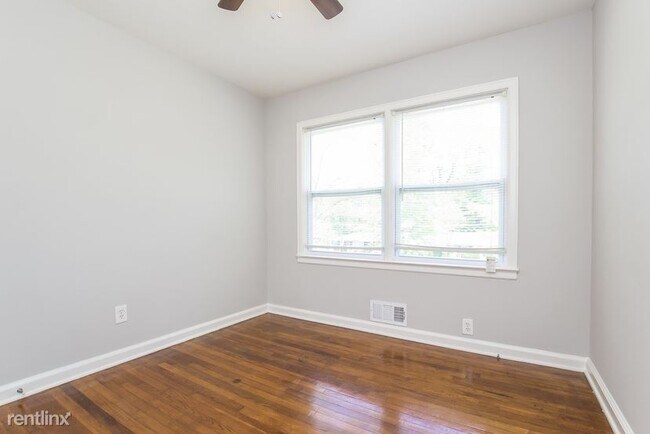 Building Photo - 3 br, 1 bath House - 3235 Bluebird Ln