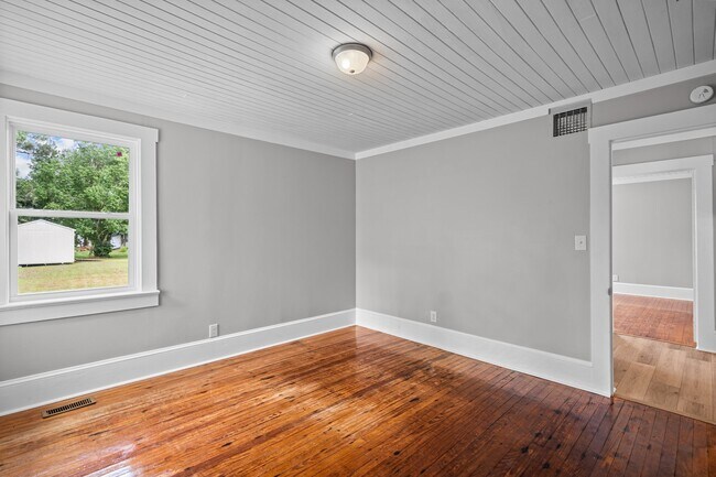 Building Photo - 204 S McRae St
