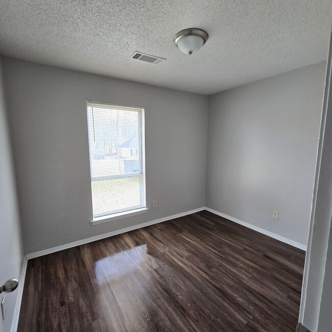 Building Photo - 5387 Cornstalk Cove