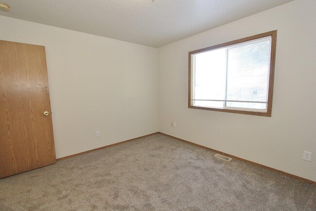 Building Photo - 978 Johnson Dr