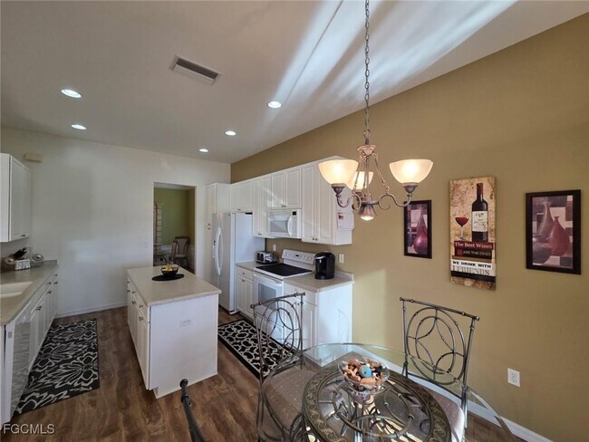 Building Photo - 9129 Links Dr