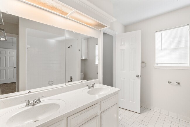 Building Photo - 14714 Ridgechase Ln