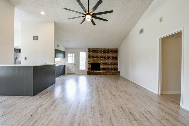 Building Photo - 23938 Spring Mill Ln
