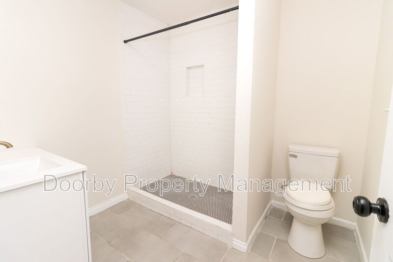 Building Photo - 2310 Cushman St