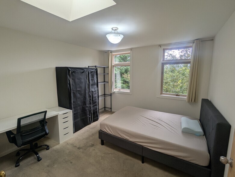 2nd floor bedroom 2 - 2346 Cedar St