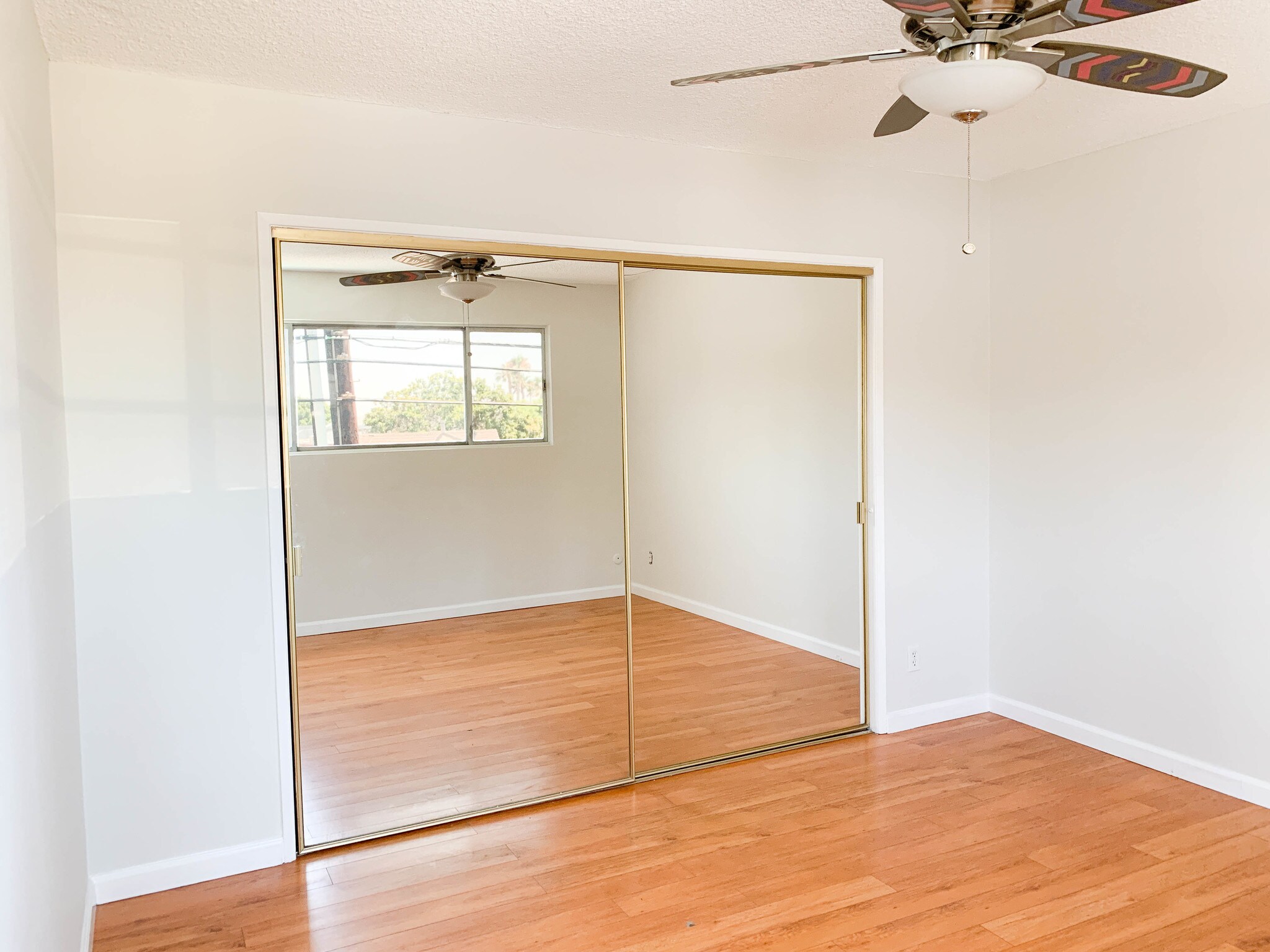 Beautiful mirrored closet & ceiling fan - 1145 N Ogden Dr