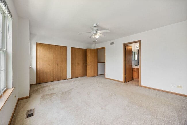 Building Photo - 923 Emerald Dr