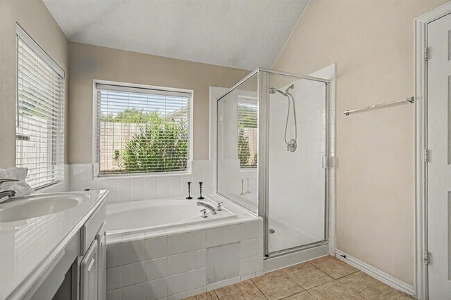 Building Photo - 16011 Belleshire Glen Ln