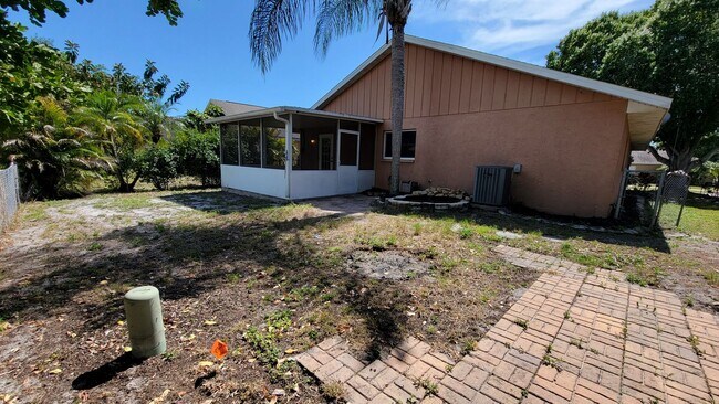 Building Photo - Fantastic 3 Bed/ 2 bath + Den ~ UTC Distri...