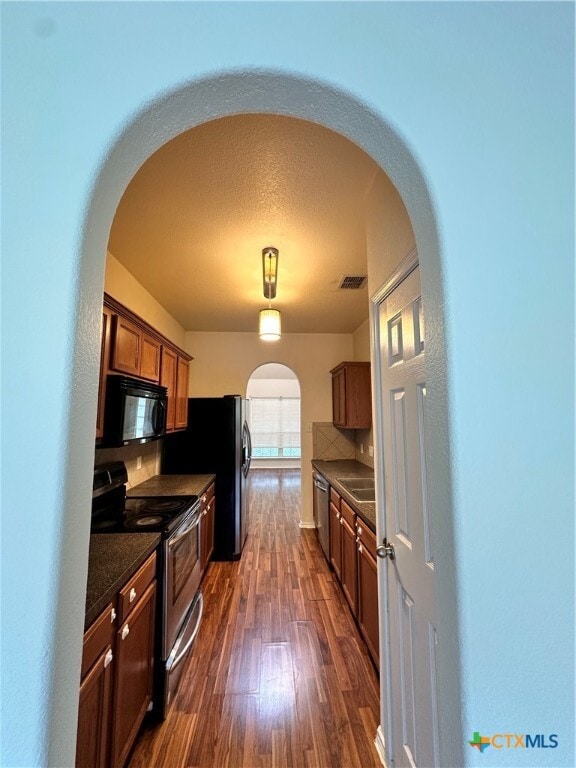 Building Photo - 2110 Northview Dr