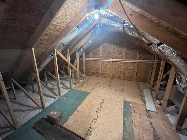 Building Photo - Breathtaking 4 Bedroom, 2 1/2 Bathroom House in Winston Salem, NC!