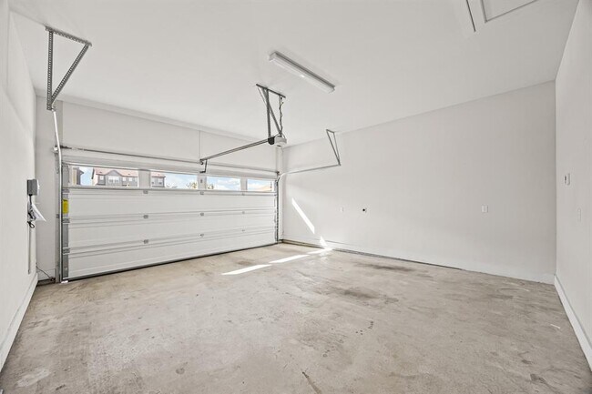 Building Photo - 5806 Rangeland Rd