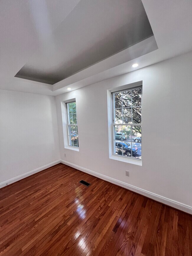 Building Photo - 1423 K St SE