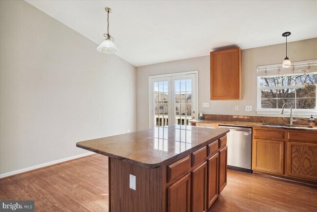 Primary Photo - 102 W Deer Park Rd