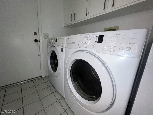 Building Photo - 1908 Misty Glade Dr