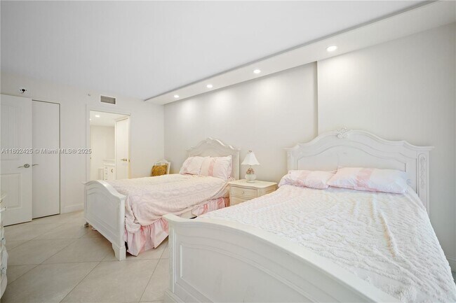 Building Photo - 9341 Collins Ave