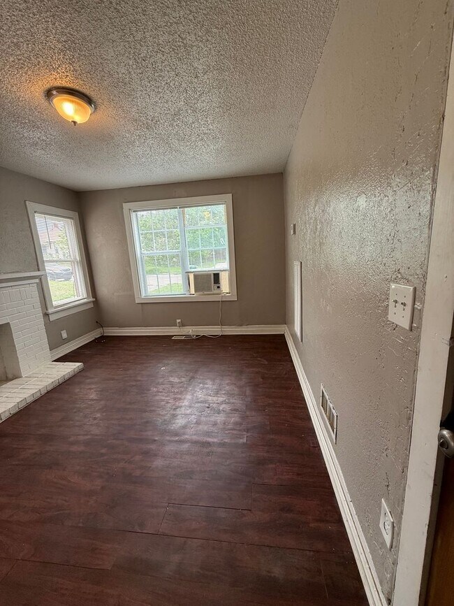 Building Photo - Cozy 1BR in the Heart of OKC – Walk to Plaza District