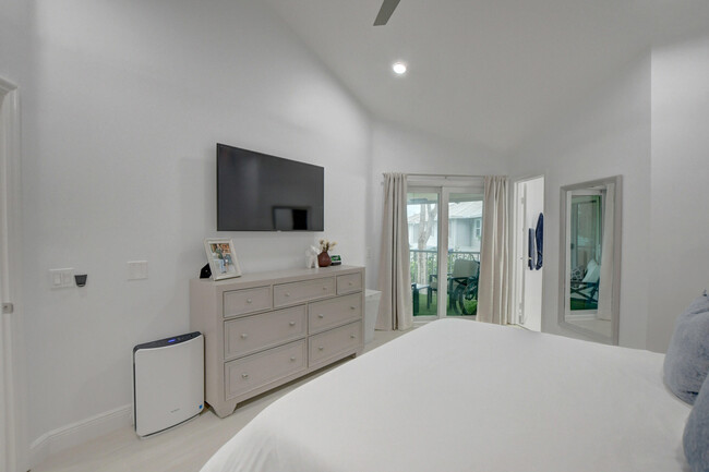 Building Photo - 6553 Via Regina