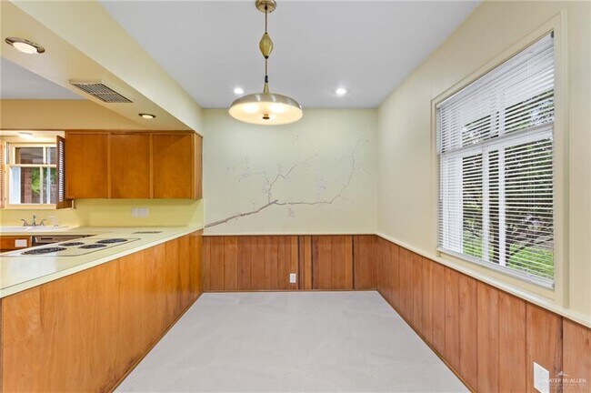 Building Photo - 28 W Austin Blvd