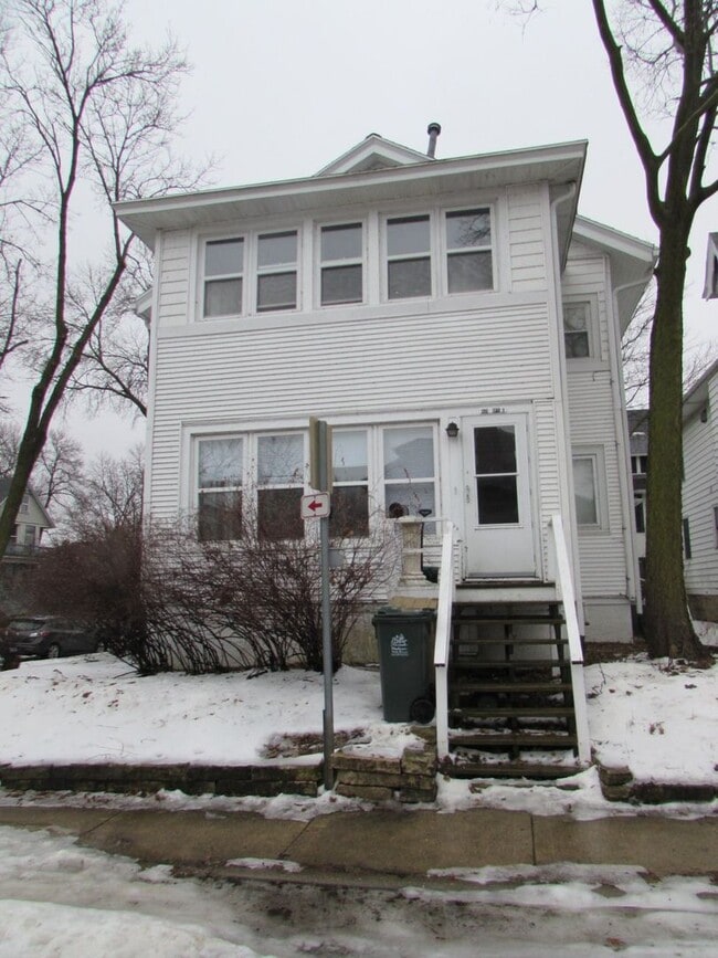 Building Photo - 424 N Paterson St