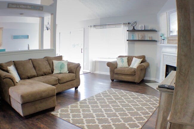 Building Photo - 7 Teakwood Dr