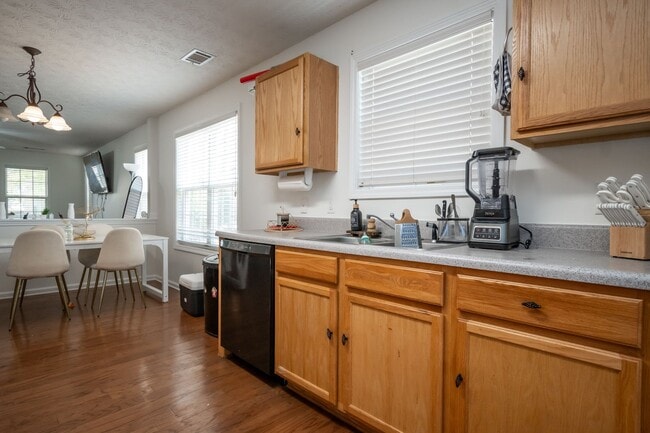 Building Photo - 213 Sidney Lanier Ave