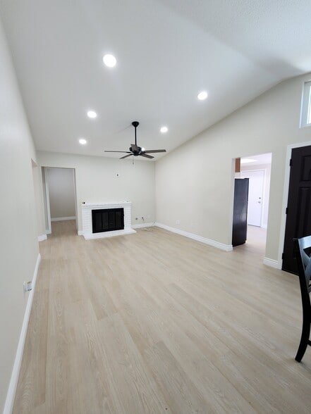 Building Photo - 14104 Hillcrest Dr