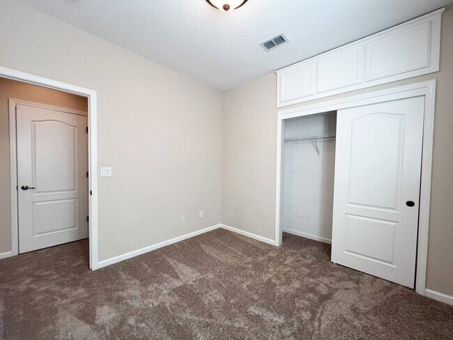 Building Photo - West Sacramento Gem with 3 Bedrooms & 2 Ba...