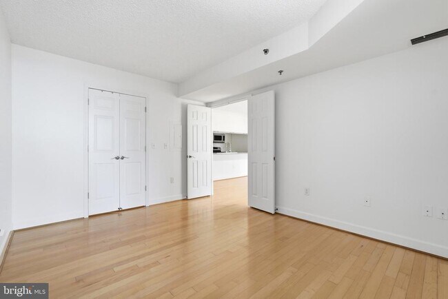 Building Photo - 1276 N Wayne St