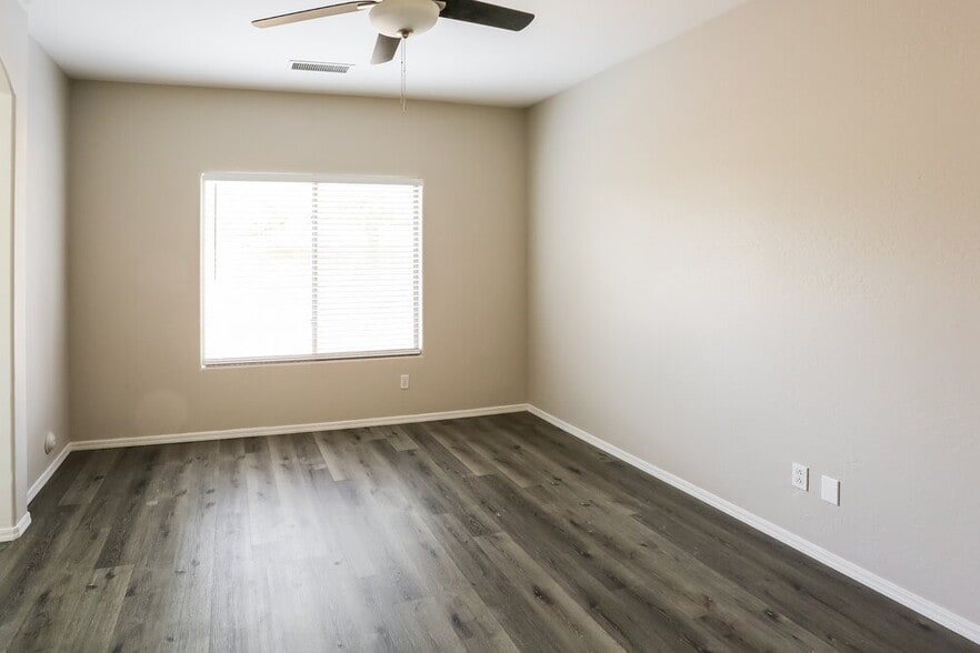 Building Photo - 8330 W Cocopah St