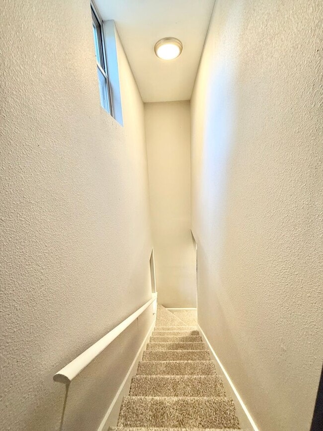 Building Photo - 92 Sycamore Cir