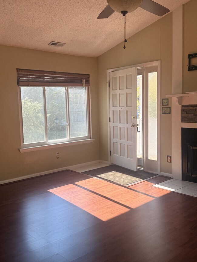 Building Photo - 2526 Cove Point Pl